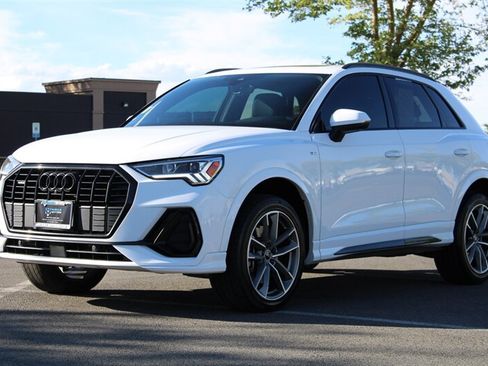 Used 2022 Audi Q3 2.0T Premium Plus w/ Premium Plus Package AWD/4WD image 3