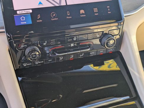 Certified 2024 Jeep Grand Cherokee L Limited image 22