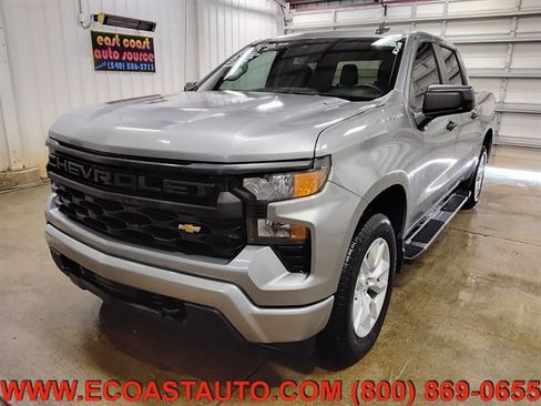 Used 2025 Chevrolet Silverado 1500 Custom image 4