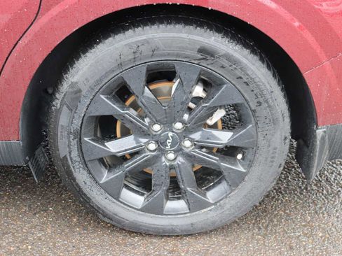 Used 2022 Kia Carnival SX Prestige image 9