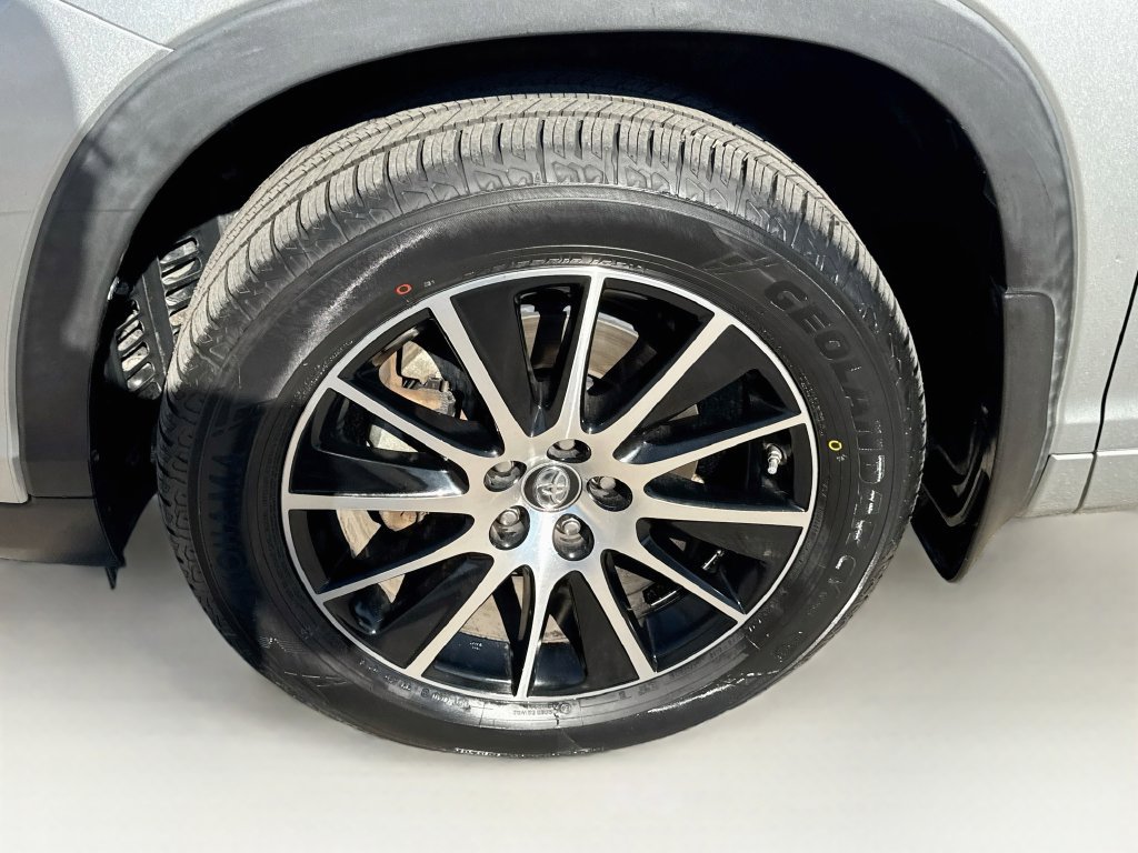 Used 2018 Toyota Highlander SE FWD image 40