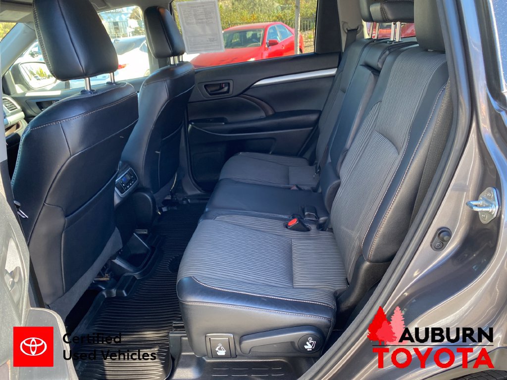 Used 2018 Toyota Highlander Plus AWD/4WD image 19