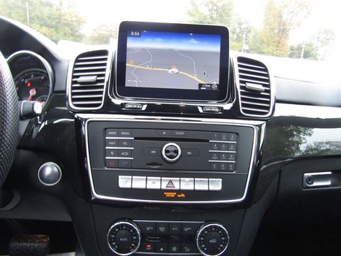 Used 2018 Mercedes-Benz GLS 450 4MATIC image 27