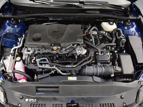 Used 2025 Toyota Camry SE w/ Multimedia Upgrade Package image 9