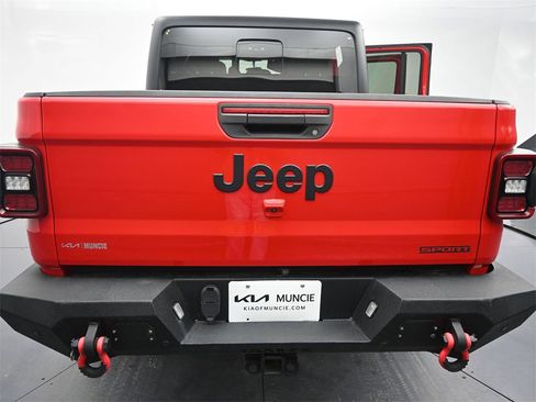 Used 2020 Jeep Gladiator Sport w/ Quick Order Package 24S image 9