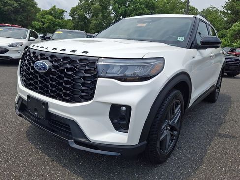Certified 2025 Ford Explorer ST-Line w/ Premium Package AWD/4WD image 4