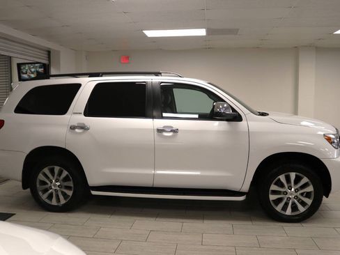 Used 2017 Toyota Sequoia Limited w/ Safety & Convenience Package AWD/4WD image 7