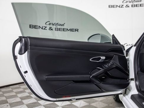 Used 2018 Porsche 718 Cayman S RWD image 16