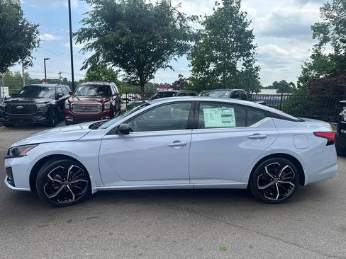 New 2026 Nissan Altima 2.5 SR FWD image 4