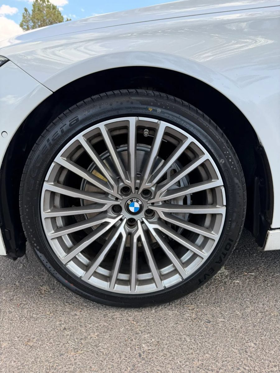 Used 2022 BMW 740i w/ Premium Package RWD image 19