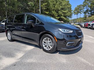 Used 2024 Chrysler Pacifica Touring-L FWD video 2