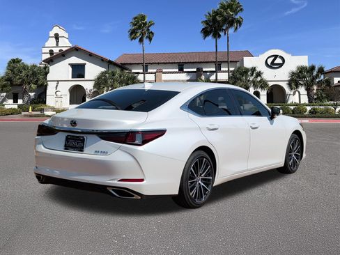 Used 2024 Lexus ES 350 w/ Premium Package FWD image 2