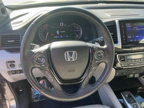 Used 2017 Honda Pilot Touring image 12