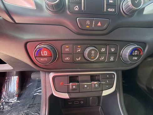 Used 2023 GMC Terrain SLT AWD/4WD image 18