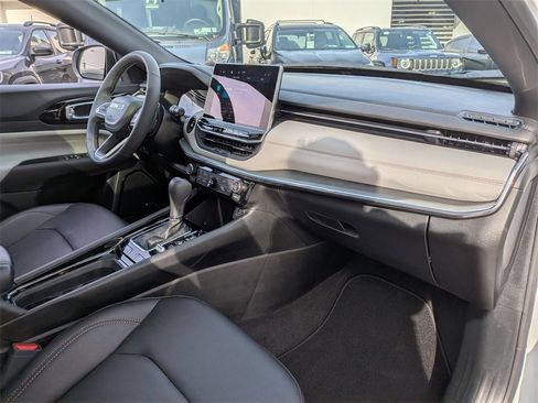 Certified 2024 Jeep Compass Limited w/ Sun and Sound Group image 24