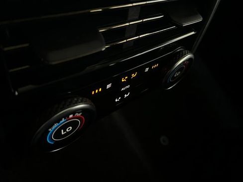 Used 2024 Land Rover Range Rover Long Wheelbase Autobiography image 21