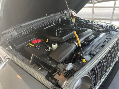 Certified 2024 Jeep Wrangler Unlimited w/ Convenience Group AWD/4WD image 38