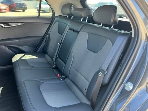 Used 2025 Kia Niro EX FWD image 16
