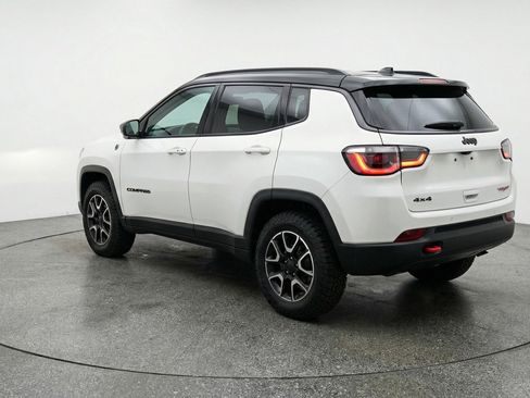 Used 2025 Jeep Compass Trailhawk AWD/4WD image 6