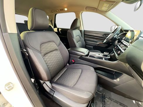 Used 2024 Nissan Pathfinder SV image 28