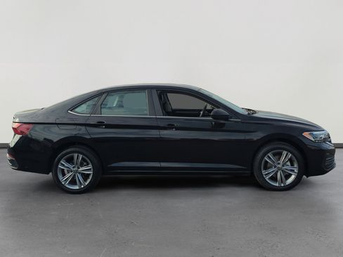 Certified 2024 Volkswagen Jetta SE image 6