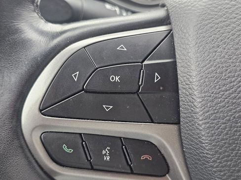 Used 2019 Jeep Cherokee Limited w/ Luxury Group image 24