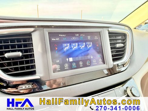 Used 2021 Chrysler Voyager Lxi FWD image 22