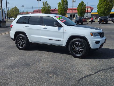 Used 2017 Jeep Grand Cherokee Trailhawk AWD/4WD image 1