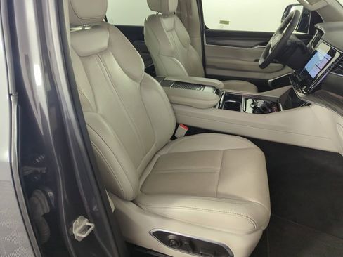 Used 2024 Jeep Wagoneer L Series II image 38