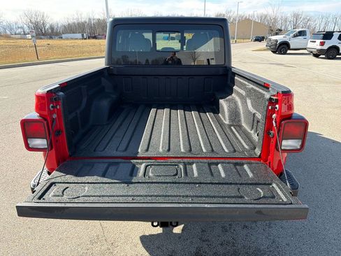 Used 2025 Jeep Gladiator Sport image 41