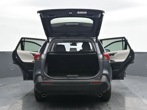 Used 2020 Toyota RAV4 XLE image 25