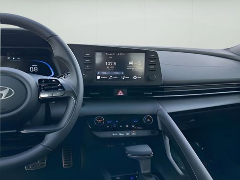Used 2025 Hyundai Elantra Sport image 19