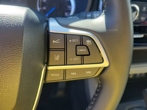 Used 2023 Toyota Highlander LE image 30