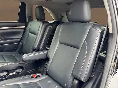 Used 2016 Toyota Highlander Limited Platinum AWD/4WD image 19