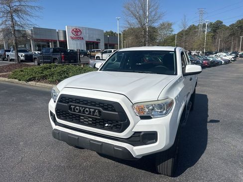 Used 2020 Toyota Tacoma SR image 4