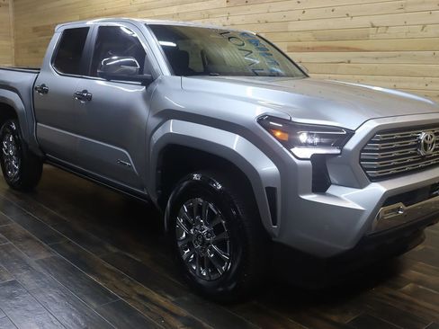 Used 2024 Toyota Tacoma Limited w/ Limited Package (LT) image 2