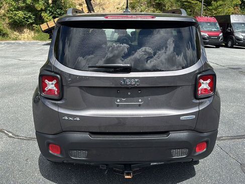 Used 2017 Jeep Renegade Latitude AWD/4WD image 6