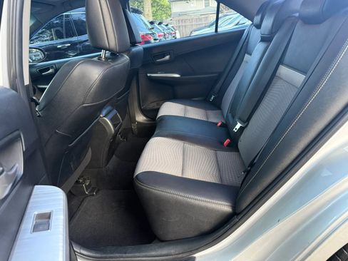 Used 2014 Toyota Camry SE FWD image 9