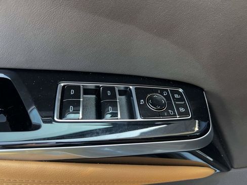 Used 2025 Cadillac Escalade Premium Luxury AWD/4WD image 19