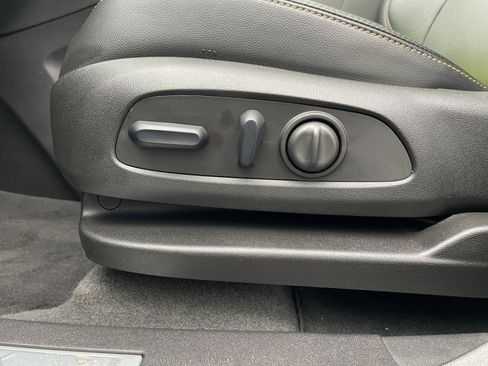 Used 2024 Chevrolet Equinox Premier image 31