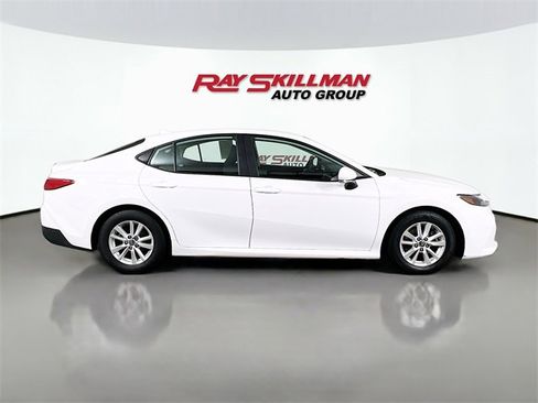 Used 2025 Toyota Camry LE image 8