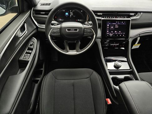 New 2026 Jeep Grand Cherokee Laredo image 10