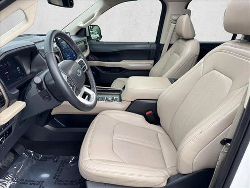 Used 2024 Ford Expedition Limited image 10