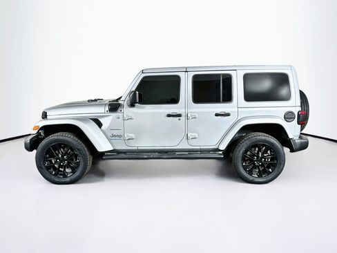 Used 2023 Jeep Wrangler Unlimited Sahara w/ Cold Weather Group AWD/4WD image 4