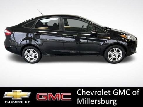 Used 2014 Ford Fiesta SE w/ Comfort Package FWD image 2