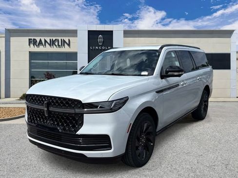 New 2026 Lincoln Navigator L Reserve AWD/4WD image 3