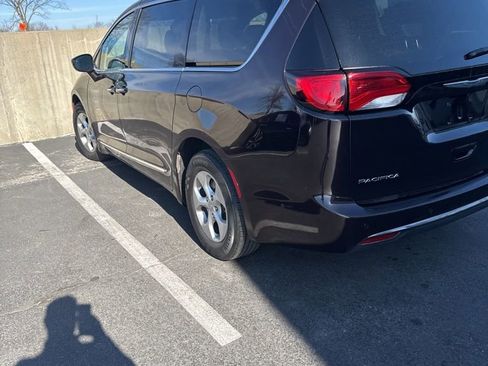 Used 2017 Chrysler Pacifica Touring-L Plus w/ Advanced Safetytec Group image 4