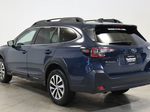 Used 2025 Subaru Outback Premium AWD/4WD image 12