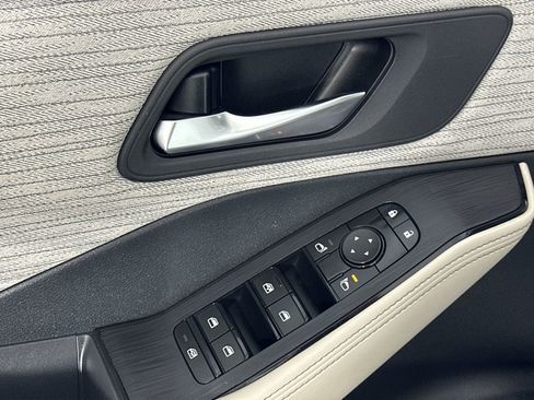 Certified 2023 Nissan Rogue SV image 17