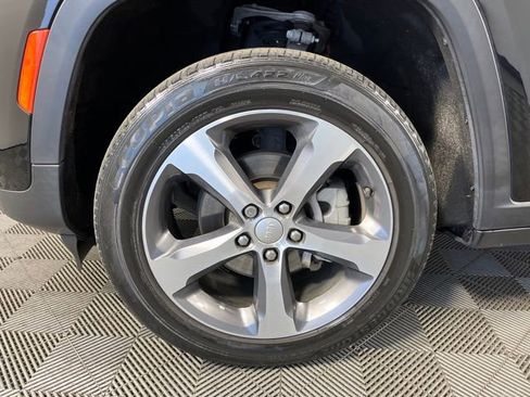 Used 2023 Jeep Grand Cherokee Limited image 9